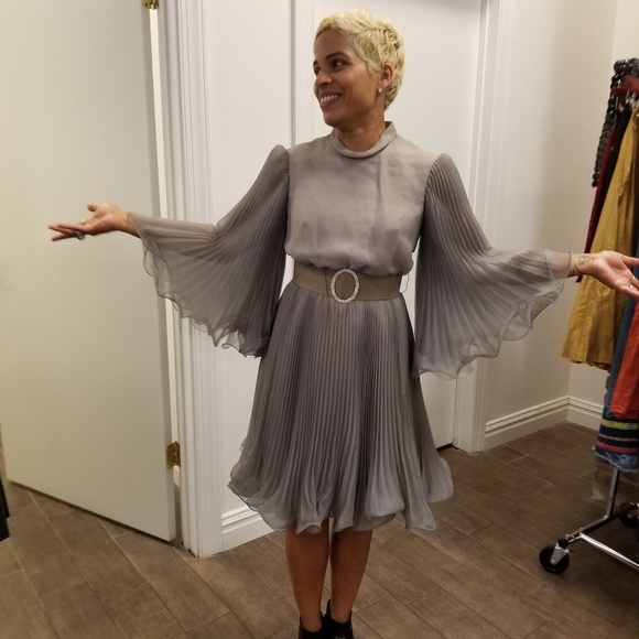 Vinrage pleated grey dress will fit a size 4 to 8 - Picture 5 of 7